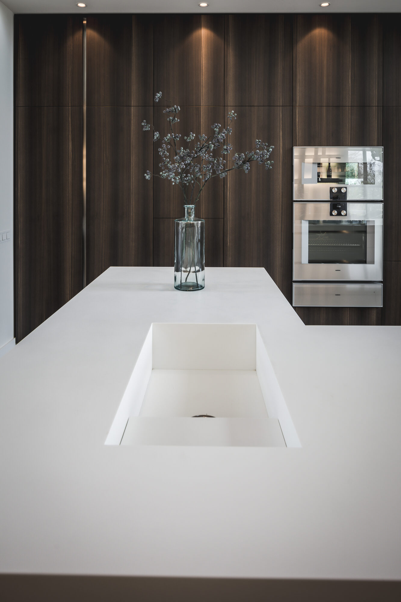 U-keuken met exclusieve materialen voor spannend contrast - Hoogkarspel - Culimaat