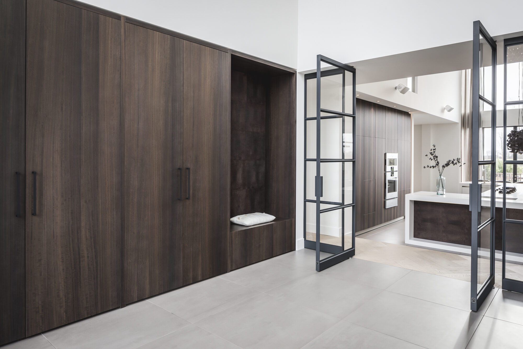 U-keuken met exclusieve materialen voor spannend contrast - Hoogkarspel - Culimaat