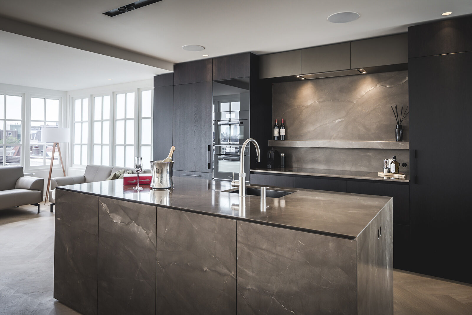 donkere keuken, luxe keuken, exclusieve keuken, culimaat, keuken inspiratie, keuken, lichte keuken