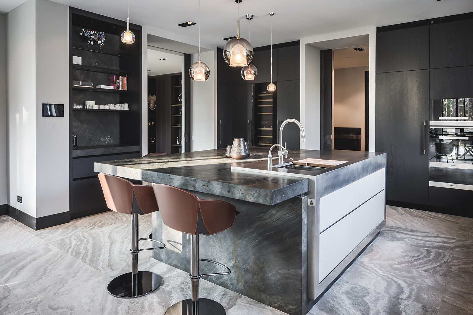 donkere keuken, luxe keuken, exclusieve keuken, culimaat, keuken inspiratie, keuken, lichte keuken