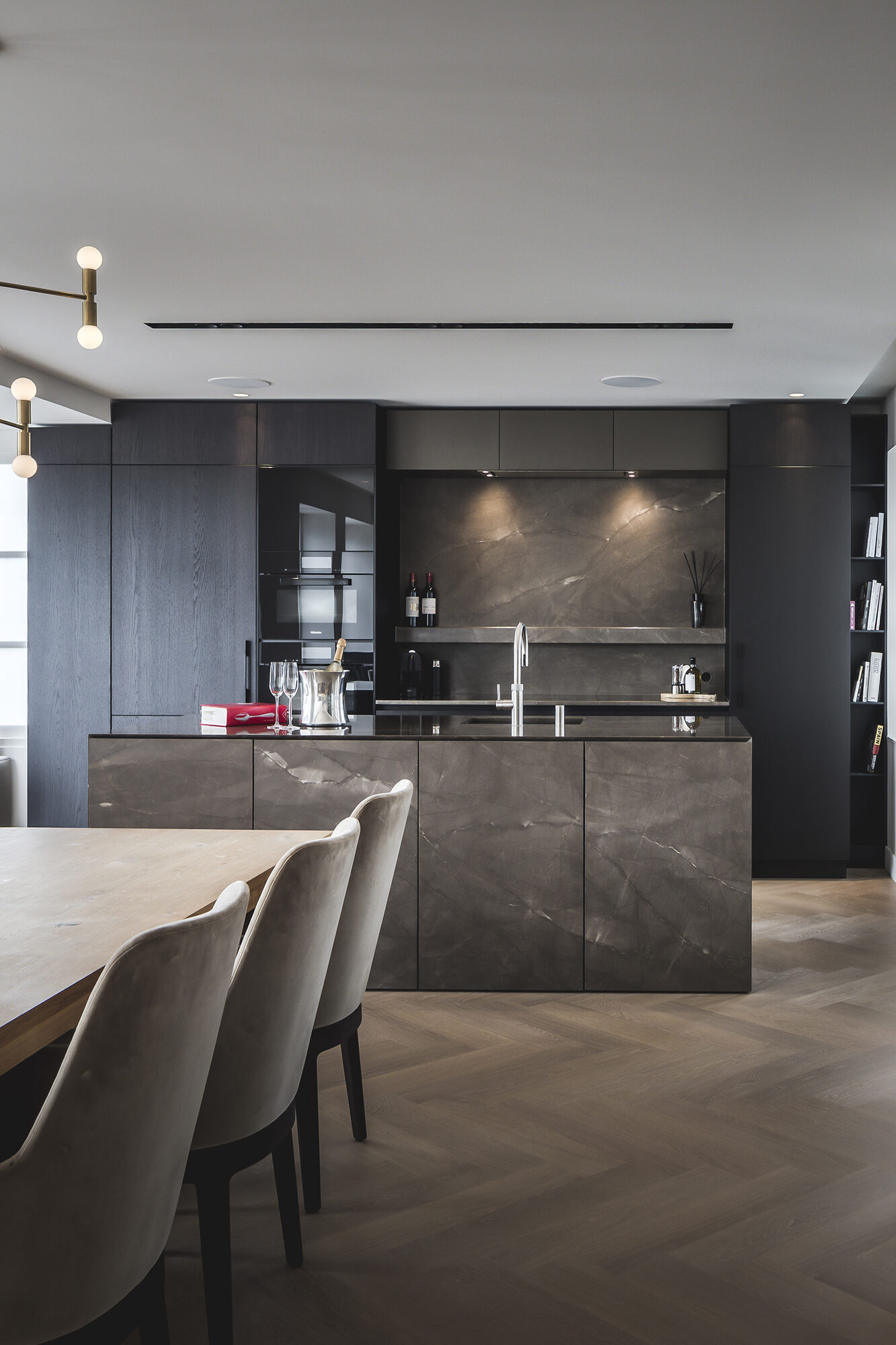 donkere keuken, luxe keuken, exclusieve keuken, culimaat, keuken inspiratie, keuken, lichte keuken