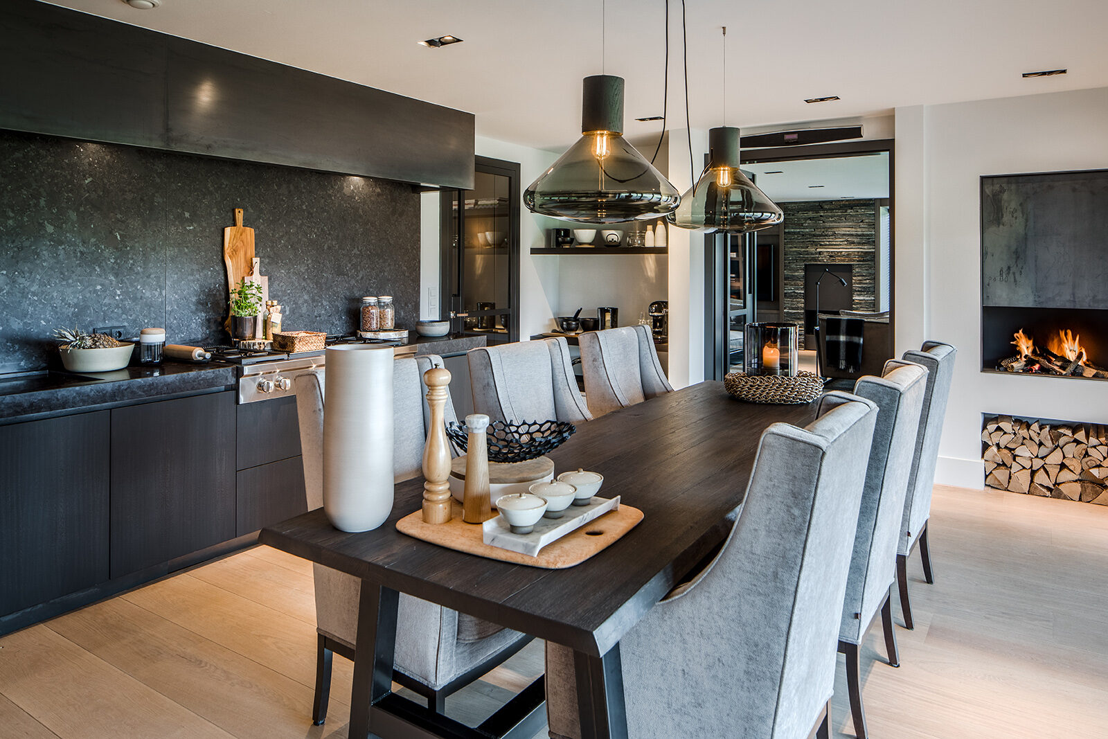 donkere keuken, luxe keuken, exclusieve keuken, culimaat, keuken inspiratie, keuken, lichte keuken