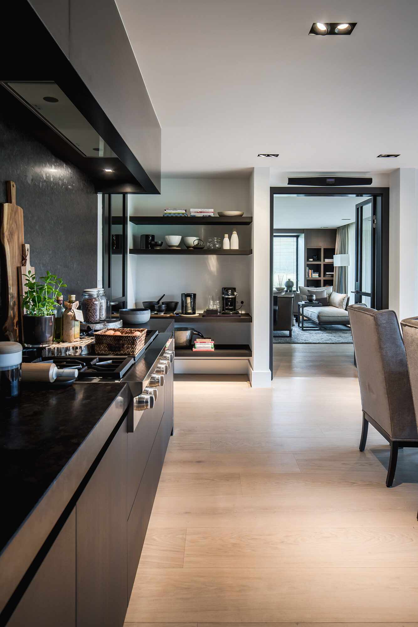 donkere keuken, luxe keuken, exclusieve keuken, culimaat, keuken inspiratie, keuken, lichte keuken