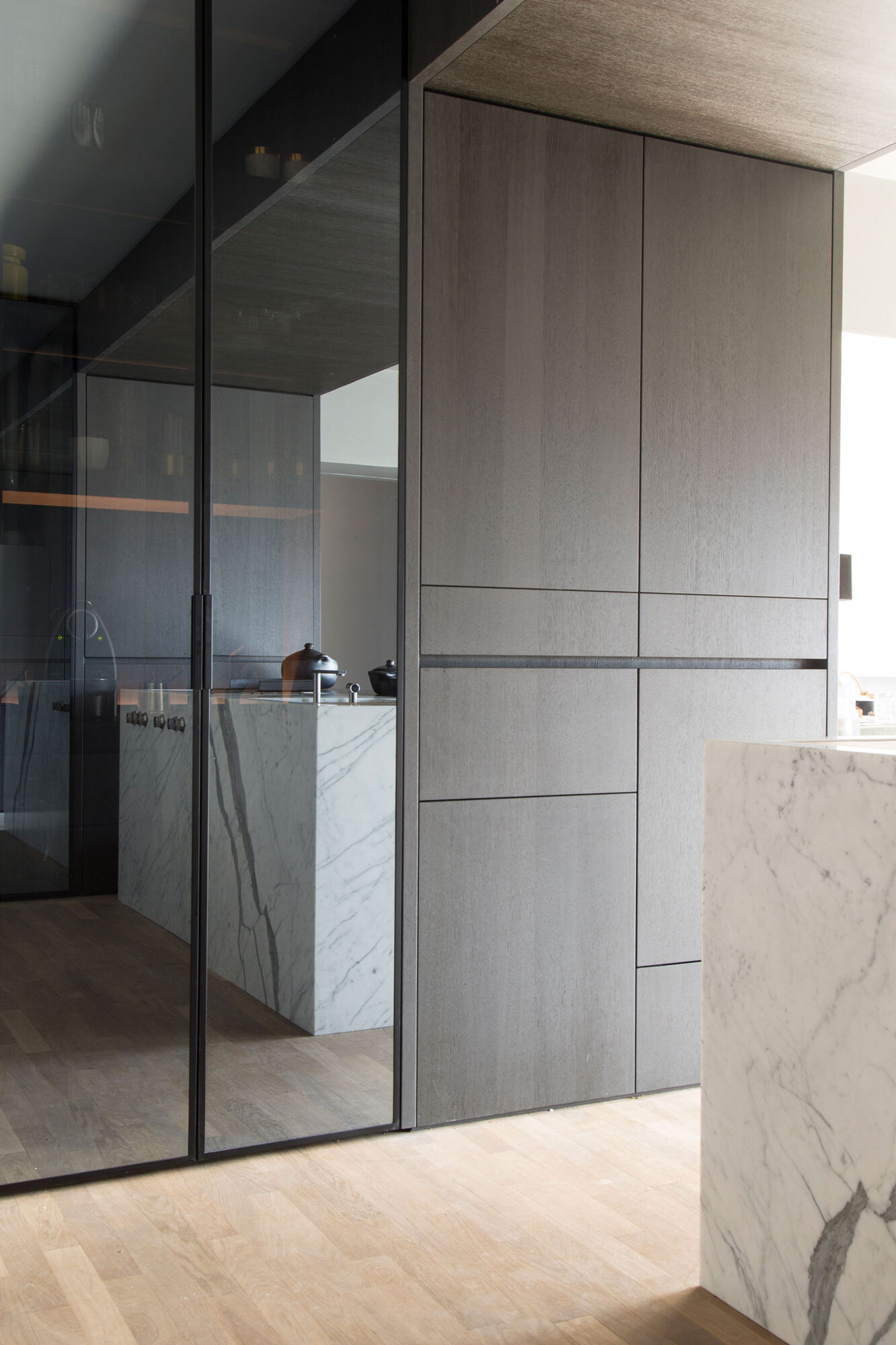 Luxe keuken, design keuken, exclusieve keuken, culimaat, marmer, houten keuken, marmer keukenblad, leefkeuken, luxe uitstraling,