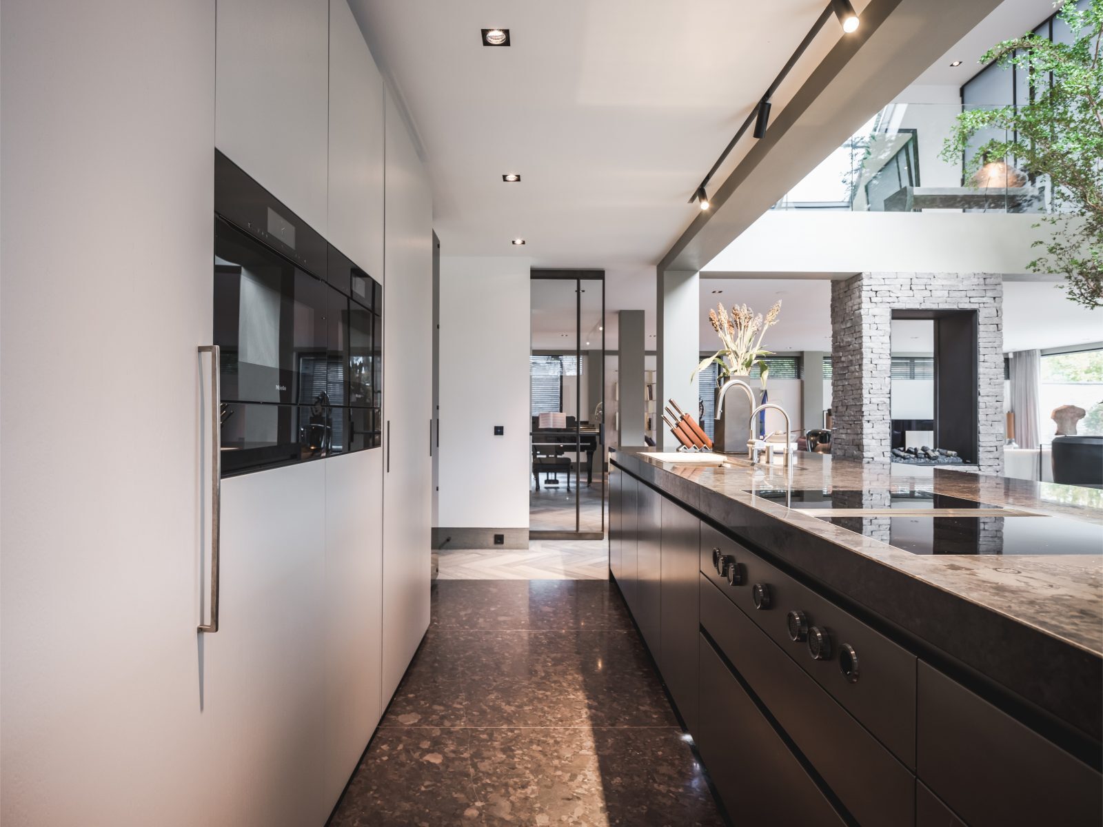 Keuken design, high end keuken, interieurdesign, hongaarse punt vloer, walnoothout, luxe keuken, Culimaat