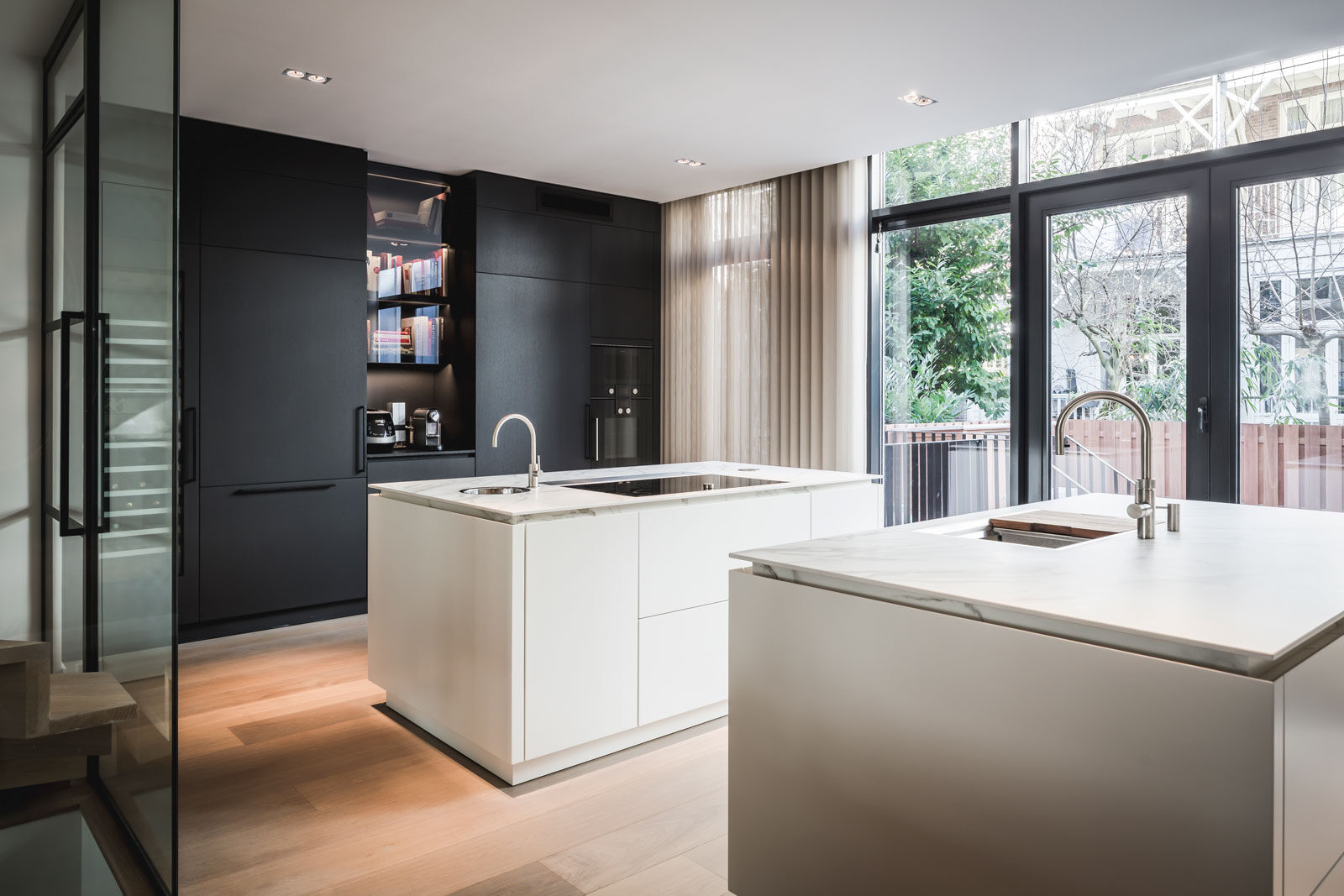 zwarte witte keuken, luxe keuken, donkere keuken, lichte keuken, zwarte keuken, zwart wit kleuren, culimaat, keukeninspiratie, keuken