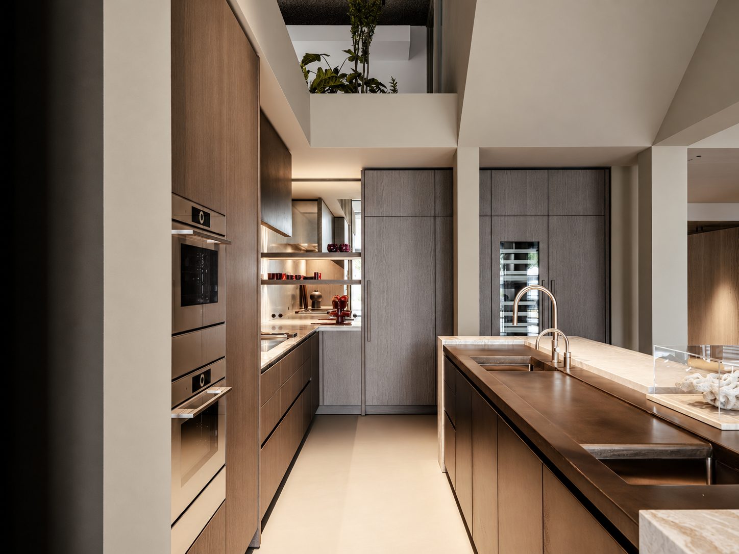 Culimaat showroom met maatwerkkeuken in hout en natuursteen